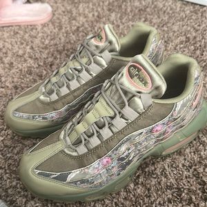 Nike Air Max 95
Floral Neutral Olive (W)
